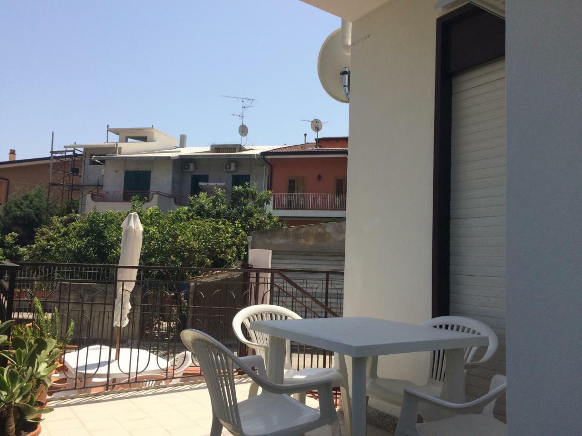Casa Vacanze Il Gelsomino Патти Экстерьер фото