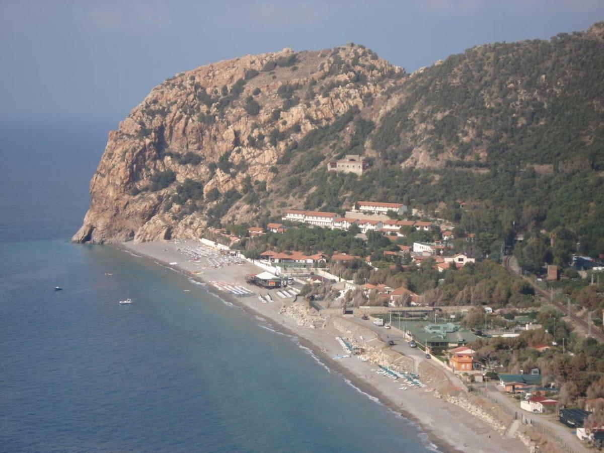 Casa Vacanze Il Gelsomino Патти Экстерьер фото